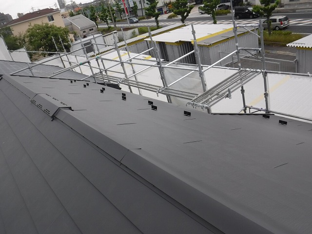 屋根カバー工事完了